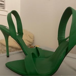 Green leather Steve Madden size 9 never been worn.
